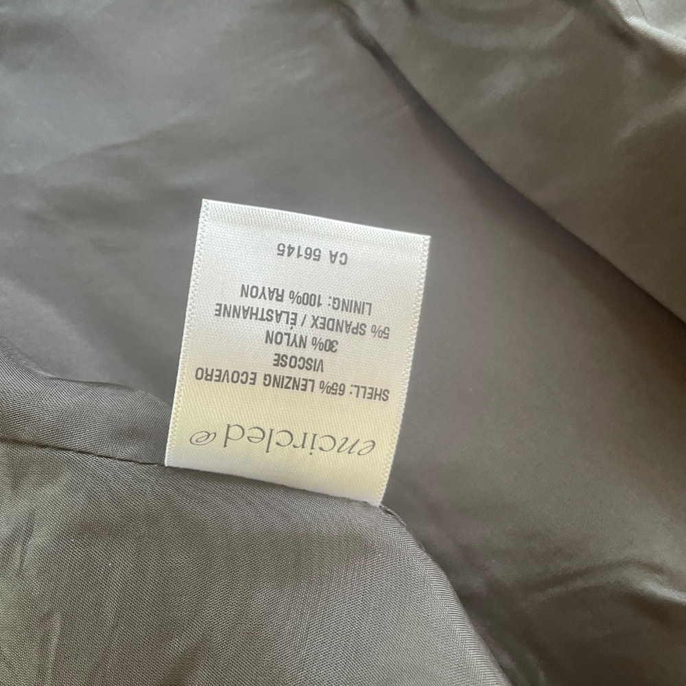 New Encircled Boyfriend Blazer - M - Sustainable Canadian Made- NWOT - Picture 4 of 10